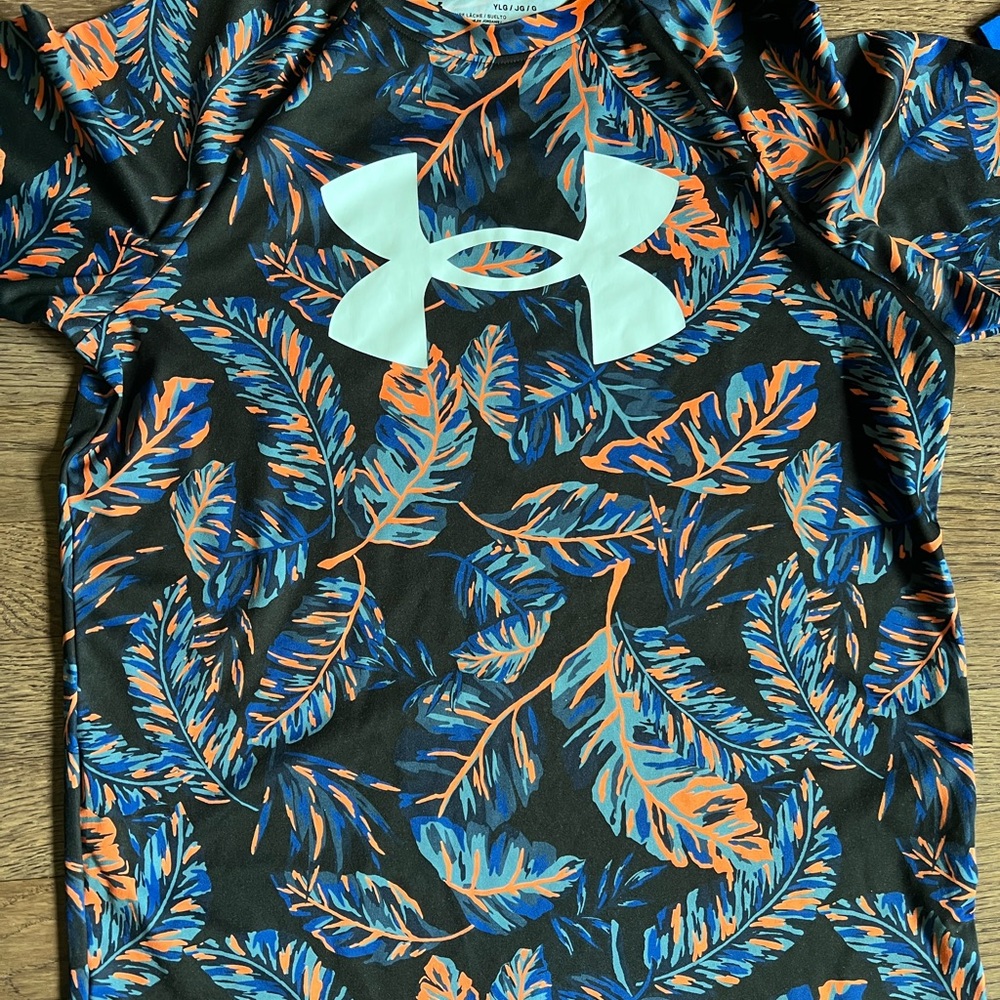 Under Armour, Nike, Adidas Short Sleeve Kids Tee - Picture 3 of 10